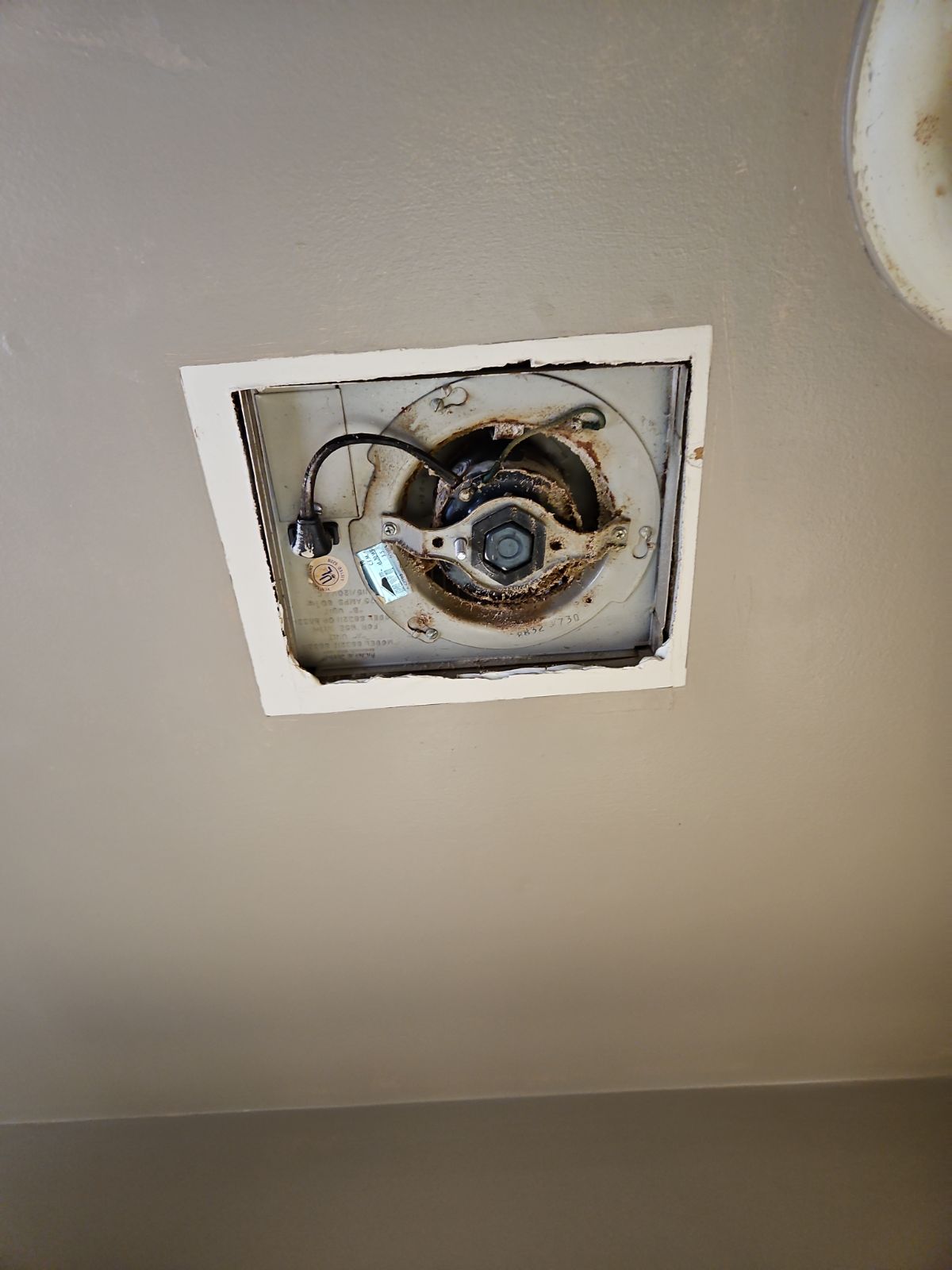 Replace bathroom fan | GigMarket